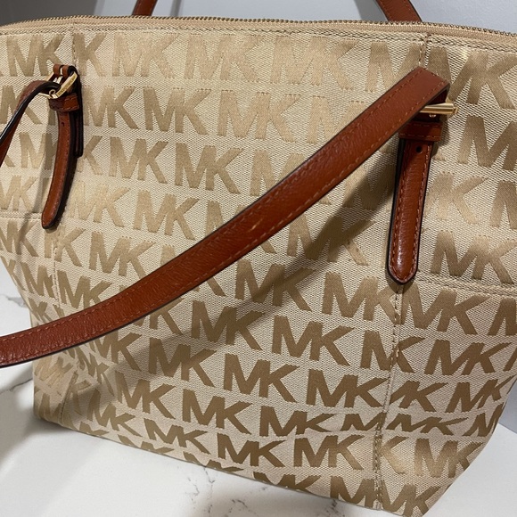 Michael Kors tote - Picture 8 of 13